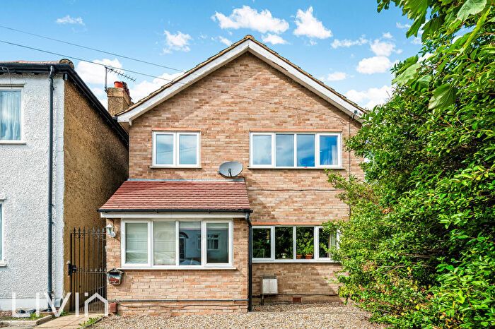 3 Bedroom Detached House For Sale In Laurier Road, Addiscombe, CR0