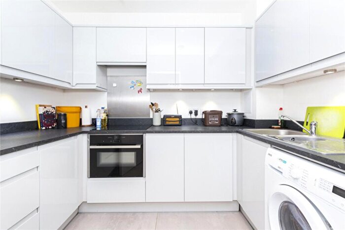 2 Bedroom Apartment To Rent In Esther Anne Place, London, N1