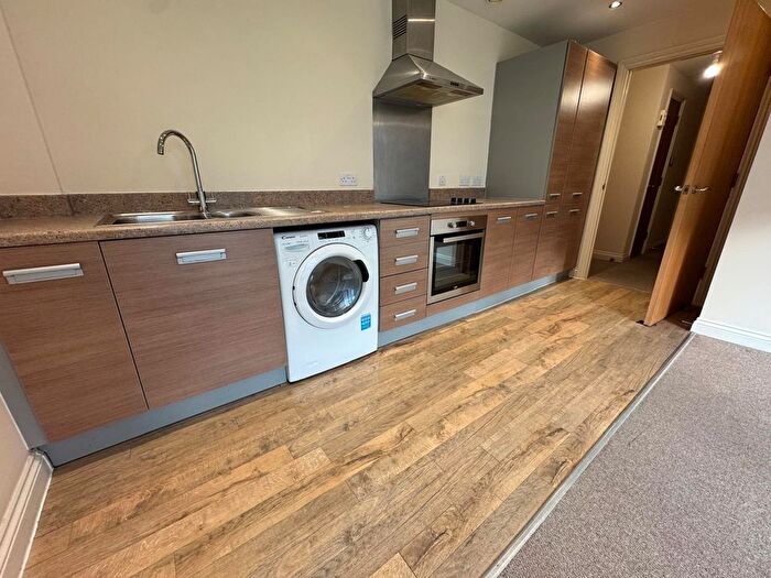 2 Bedroom Flat To Rent In Canal Street, Nottingham, Nottinghamshire, NG1