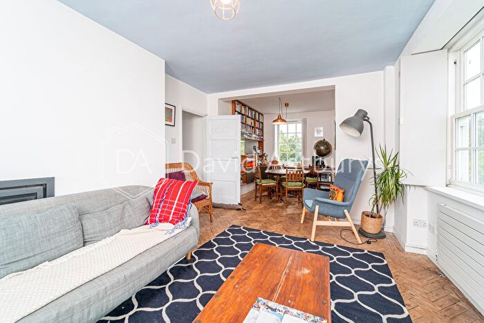 3 Bedroom Flat To Rent In Hillcrest, Highgate, London, N6