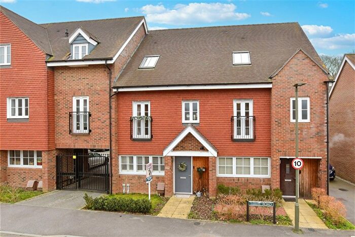 4 Bedroom Town House For Sale In Dover Road, Tadworth, Surrey, KT20