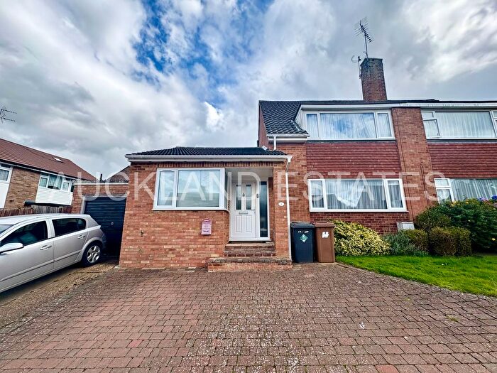 4 Bedroom Semi-detached House For Sale In Robert Close, Potters Bar, EN6