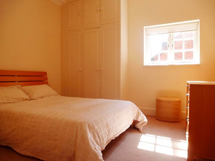 1 Bedroom Flat To Rent In Woodstock Road, Bedford Park, Chiswick, W4
