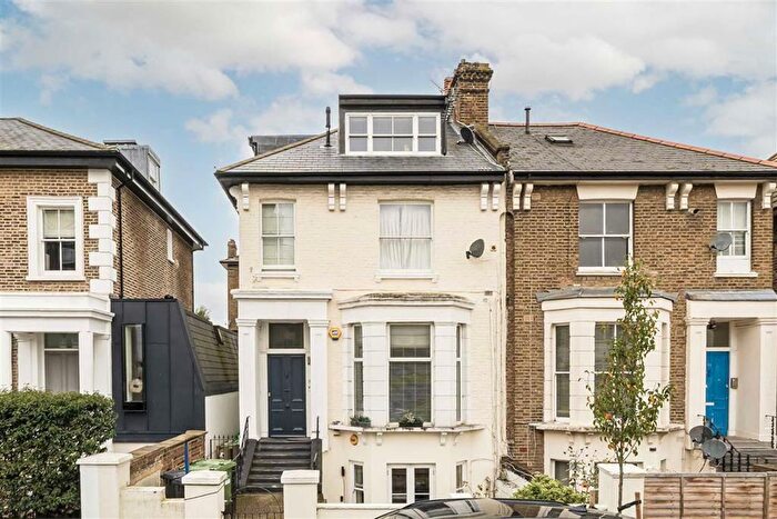 2 Bedroom Flat For Sale In Devonport Road, Shepherds Bush, W12
