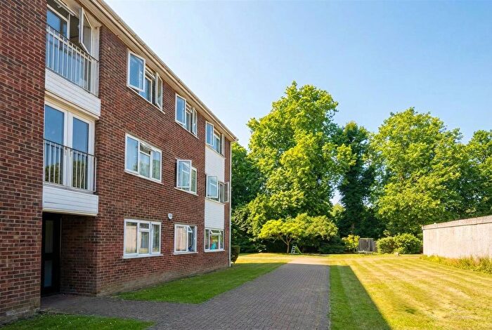 2 Bedroom Flat For Sale In Manor Court Road, London, W7