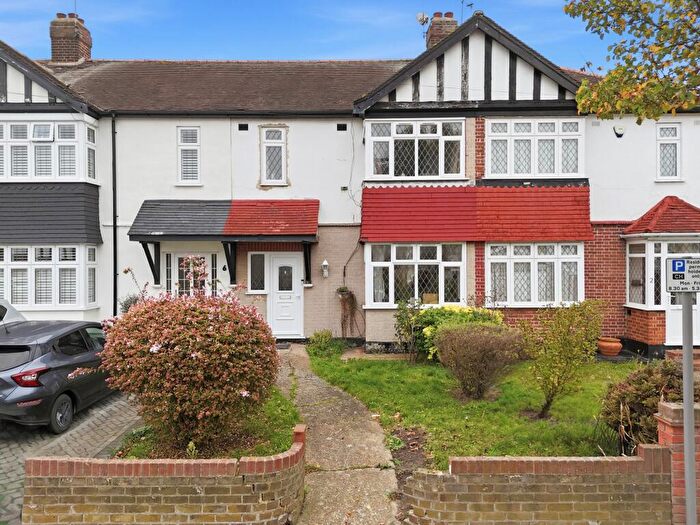 2 Bedroom Semi Detached House For Sale In Salcombe Drive, Chadwell Heath, RM6