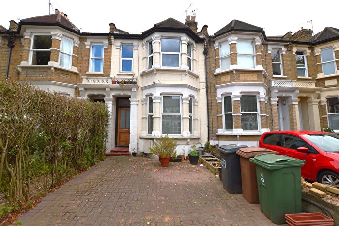 2 Bedroom Flat To Rent In Kings Road, London, E11
