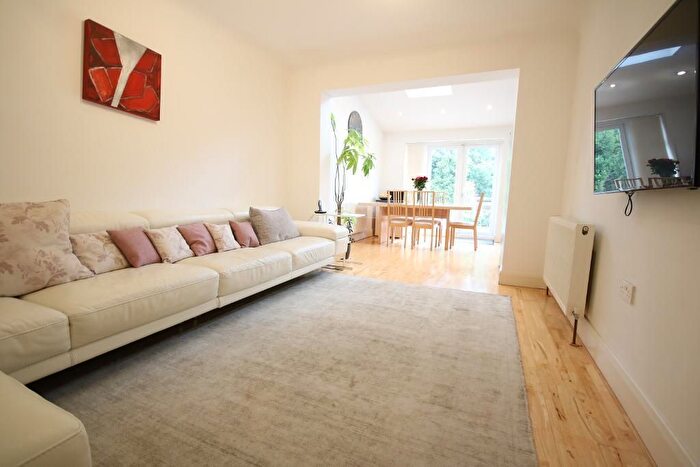 5 Bedroom Semi-Detached House To Rent In St Margarets Road, Edgware, Middlesex, HA8