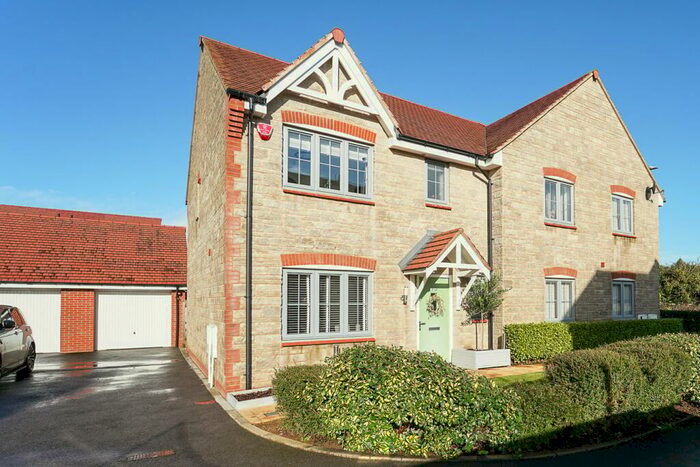 3 Bedroom Semi-Detached House For Sale In Muntjac Road, Langford, Bristol, BS40