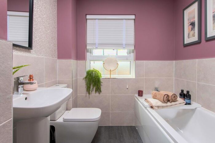 4 Bedroom Detached House For Sale In Phoenix Lane, Fernwood, Newark, NG24