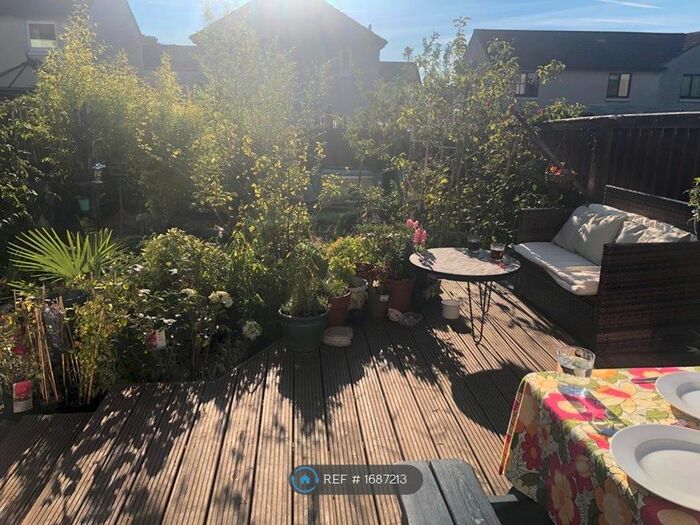 3 Bedroom Semi-Detached House To Rent In Bankton Park East, Livingston, EH54