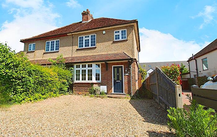 3 Bedroom Semi-Detached House To Rent In Bovingdon, Hemel Hempstead, HP3