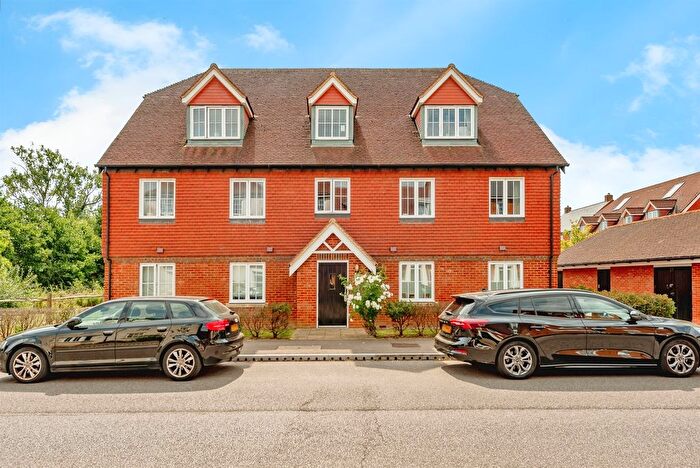 2 Bedroom Flat For Sale In Brookfield Drive, Horley, RH6