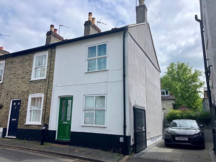 3 Bedroom End Of Terrace House To Rent In Dalton Street, St Albans, AL3