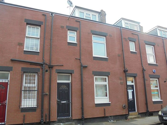 2 Bedroom Terraced House To Rent In Recreation View, Holbeck, Leeds, LS11
