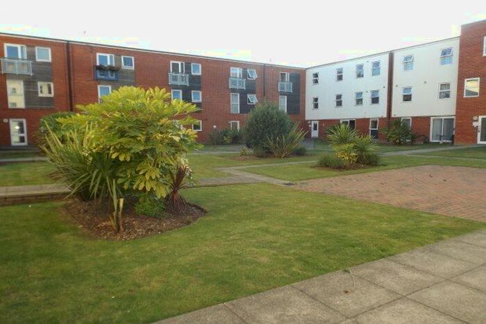2 Bedroom Flat To Rent In Holman Court, Ipswich, IP2