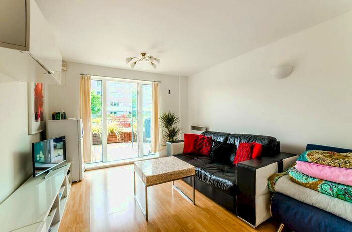 2 Bedroom Flat For Sale In Granite Apartments, Stratford, London, E15