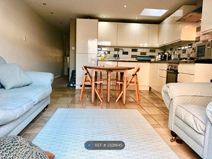 2 Bedroom Flat To Rent In St. Ann's Crescent, London, SW18