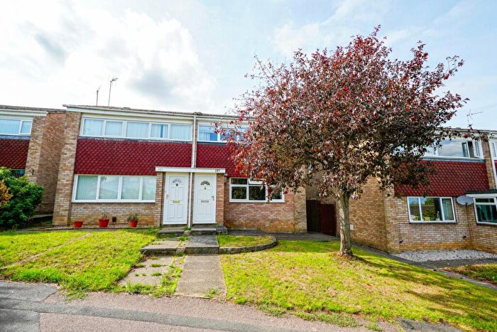 3 Bedroom Semi-Detached House For Sale In Knaves Hill, Leighton Buzzard, LU7