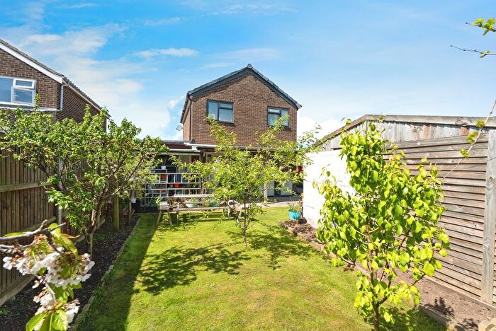 4 Bedroom Link Detached House For Sale In Norman Drive, Norwich, Norfolk, NR6