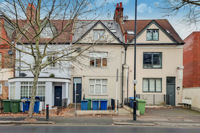 2 Bedroom Flat To Rent In East Dulwich Grove, London, SE22