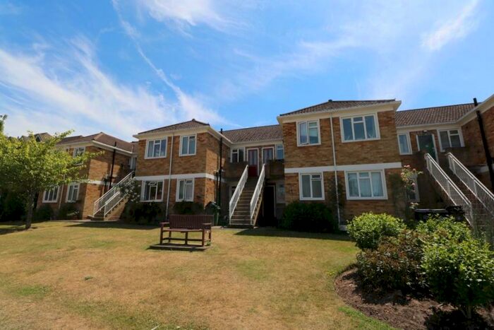 3 Bedroom Flat To Rent In Abbey Court, Camberley, Surrey, GU15