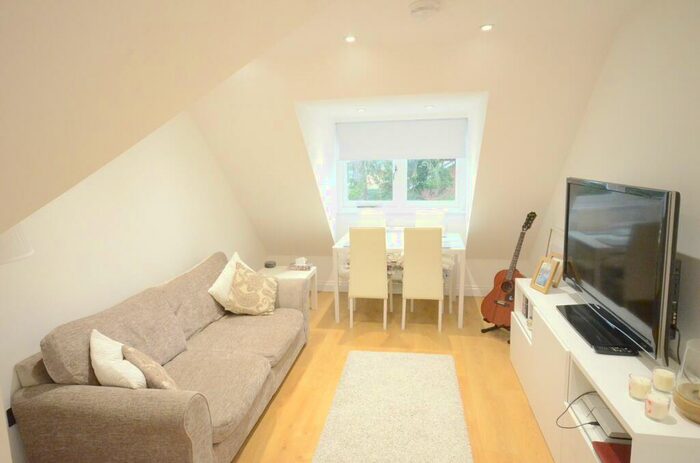 1 Bedroom Apartment To Rent In High Street, Burnham, SL1