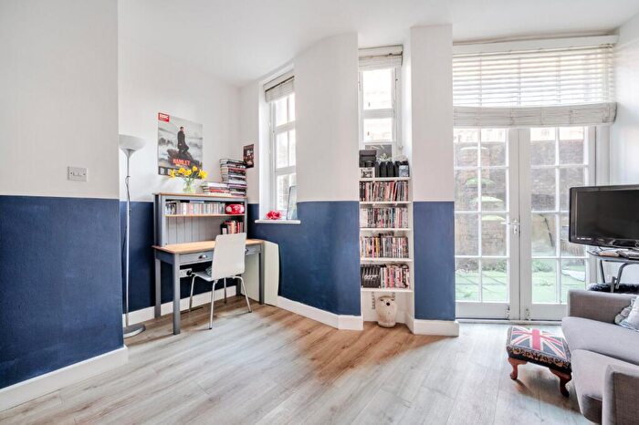 1 Bedroom Flat For Sale In Cavendish Mansions, Clerkenwell Road, Camden, London, EC1R