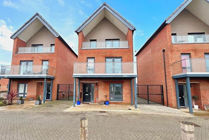 4 Bedroom Detached House To Rent In Woking, Surrey, GU22