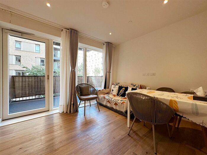 Studio To Rent In Clarendon, Braeburn Mansions, N8