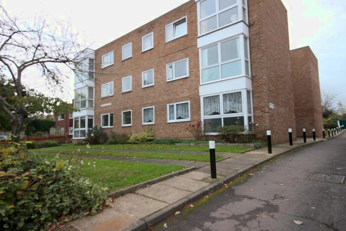 2 Bedroom Flat To Rent In Highview Road, Sidcup, Kent, DA14