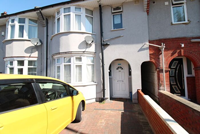 3 Bedroom Semi Detached House To Rent In Trinity Road, Luton, LU3