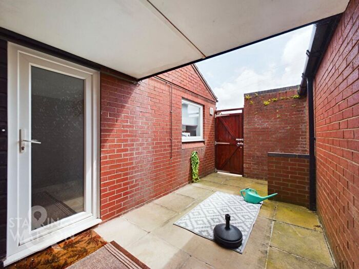 2 Bedroom Detached Bungalow To Rent In The Street, Poringland, Norwich, NR14