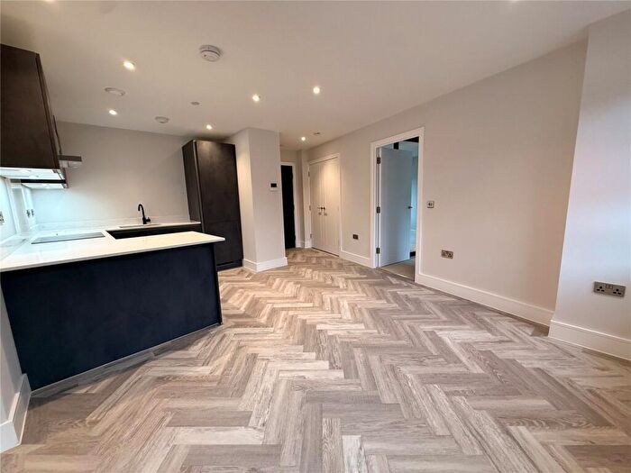 1 Bedroom Flat To Rent In Cockfosters Road, Cockfosters, Barnet, EN4