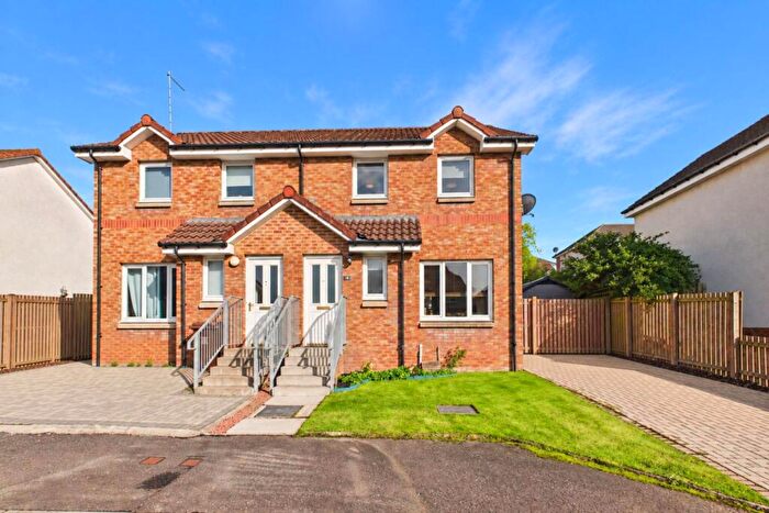 3 Bedroom Semi-Detached House For Sale In Craigendmuir Drive, Glasgow, G33