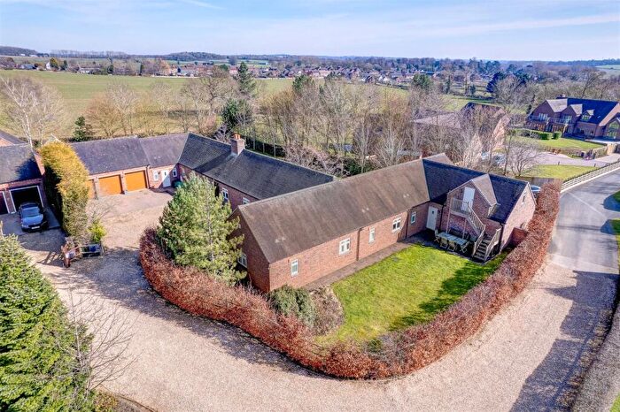 5 Bedroom Detached House For Sale In Clifton Road, Netherseal, DE12