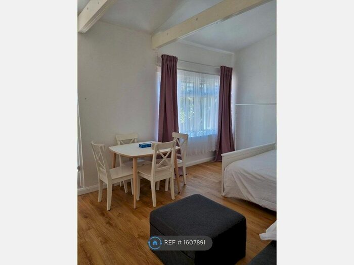 Studio To Rent In Elsrick Avenue, Morden, SM4