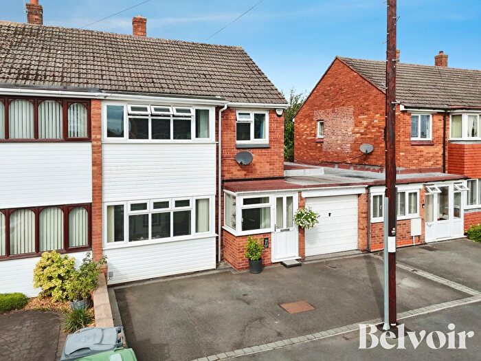 3 Bedroom Semi-Detached House For Sale In Simmonds Road, Bloxwich, WS3