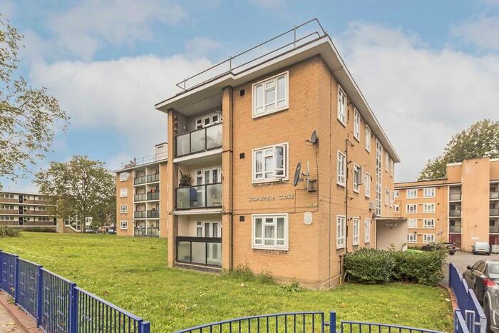 1 Bedroom Flat To Rent In Staplefield Close, Streatham Hill, London, SW2