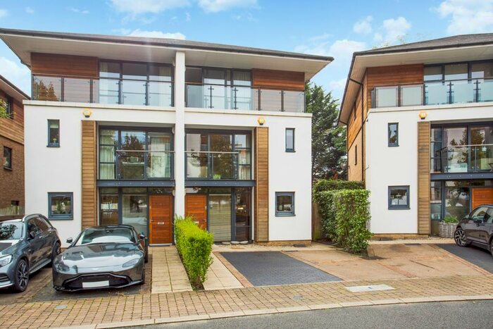 4 Bedroom Flat To Rent In Whitelands Crescent, London, SW18