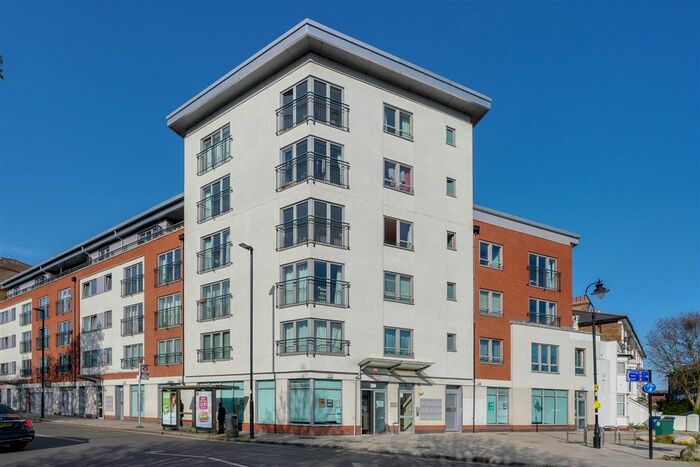 1 Bedroom Flat To Rent In Northfield Avenue, Ealing, W13