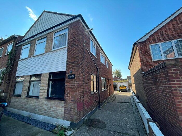 2 Bedroom Ground Maisonette To Rent In Netley Road, Ilford, London, IG2