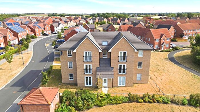 2 Bedroom Flat For Sale In Riverside Avenue, Barlby, Selby, YO8