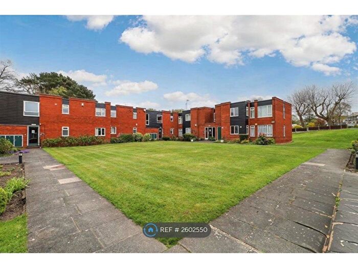 2 Bedroom Flat To Rent In Blackmoor Court, Leeds, LS17