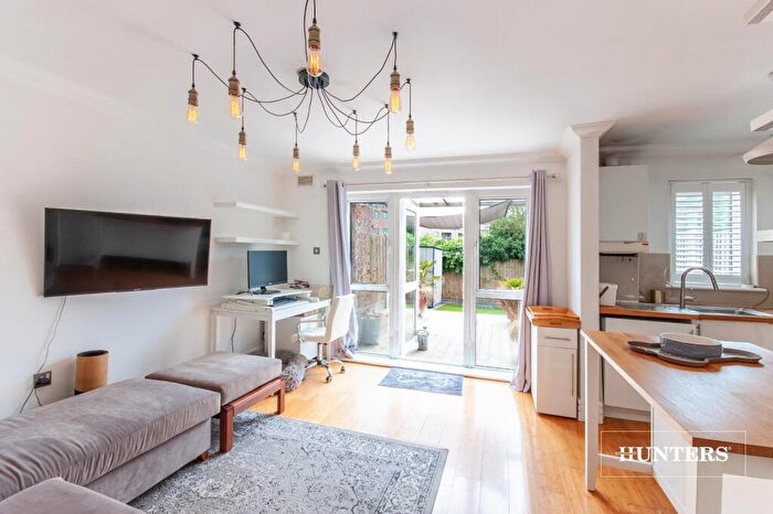 1 Bedroom Flat For Sale In Mallard Close, London, NW6