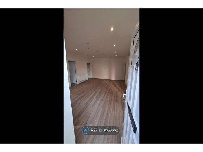 2 Bedroom Flat To Rent In Cove Road, Farnborough, GU14