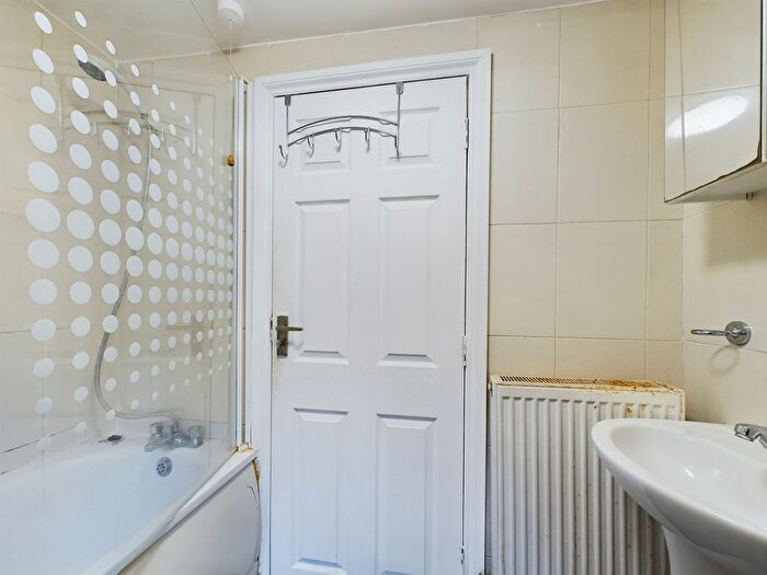 4 Bedroom Flat To Rent In Disraeli Road, London, SW15