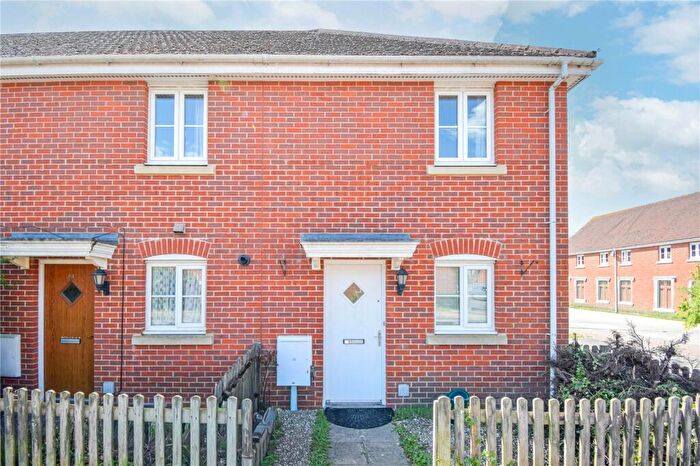 2 Bedroom End Of Terrace House To Rent In Urquhart Road, Thatcham, Berkshire, RG19