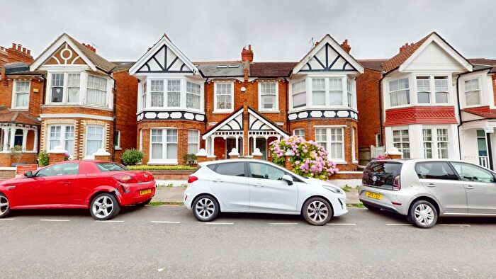 2 Bedroom Flat For Sale In Raphael Road, Hove, BN3