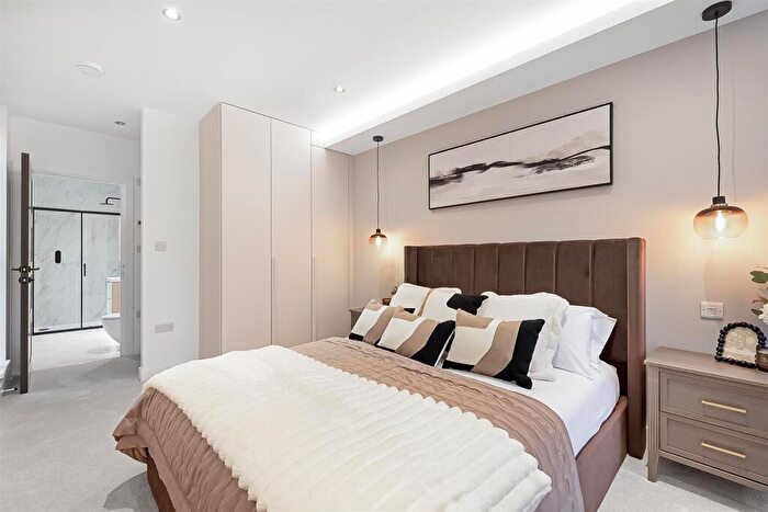 1 Bedroom Flat For Sale In Flat, Thistle Court, Kiln Lane, Epsom, Surrey, KT17